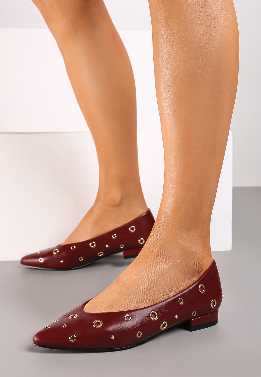 Bordowe Balerinki na Płaskiej Podeszwie Ozdobione Metalicznymi Kółeczkami Erisellea