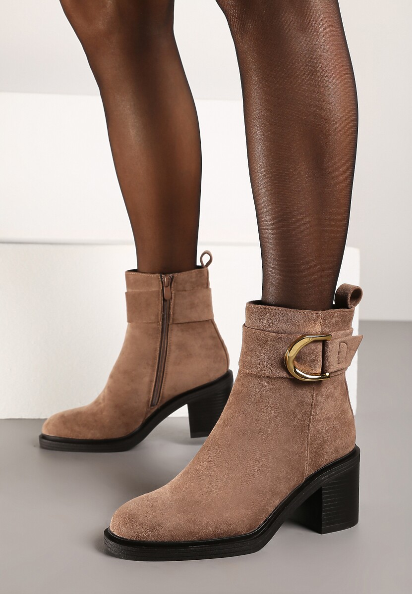 Ciemnobeżowe Botki Sztyblety na Słupku z Ozdobnym Paskiem i Klamrą Irissara