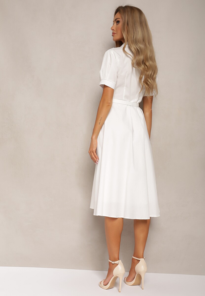 Biała Sukienka w Koszulowym Stylu z Paskiem Ozdobiona Koronką Ilidia