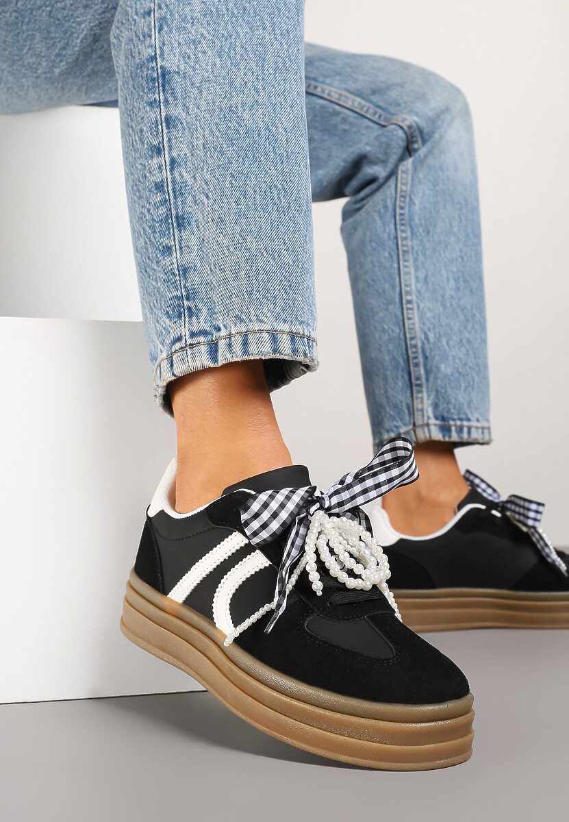 Czarne Sneakersy Typu Klasyczne Tenisówki Zdobione Wstążką i Perłami Amivaria