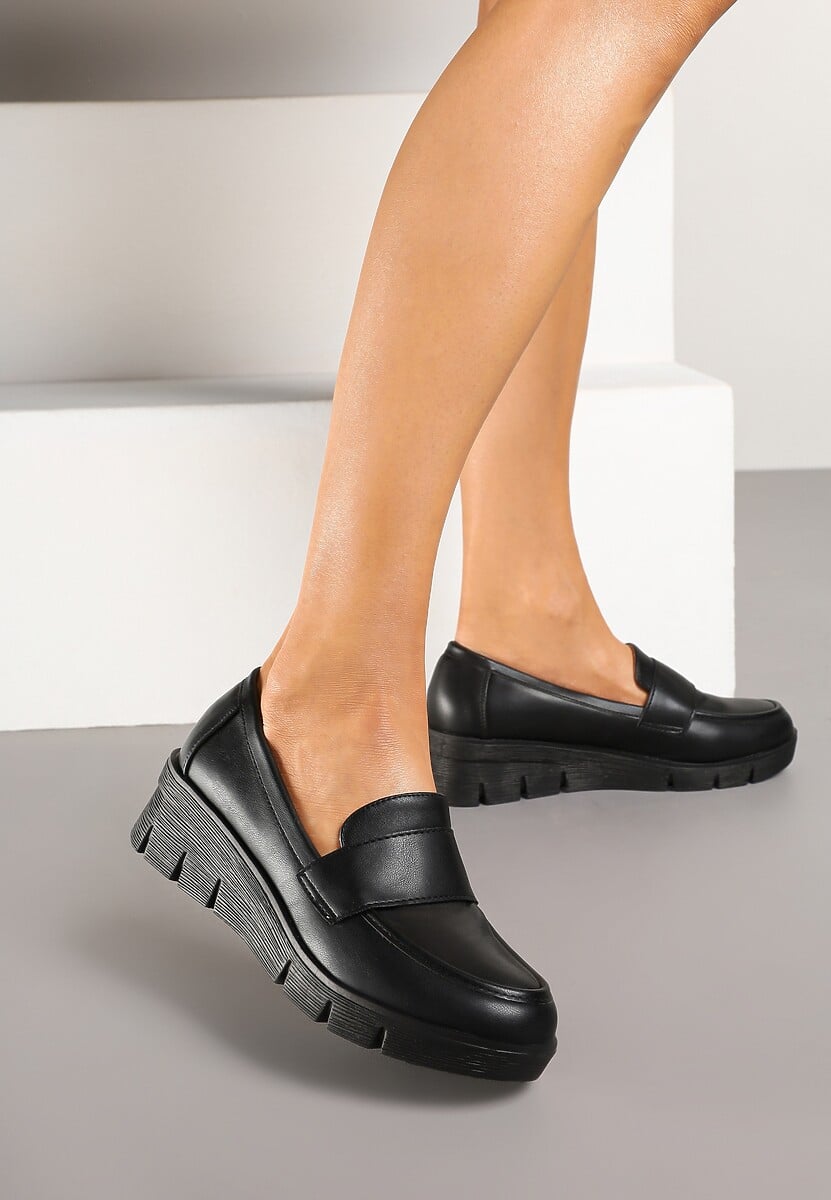 Czarne Półbuty Mokasyny z Ekoskóry na Koturnie z Wkładką ze Skóry Naturalnej Ozdobione Paskiem Zorvia