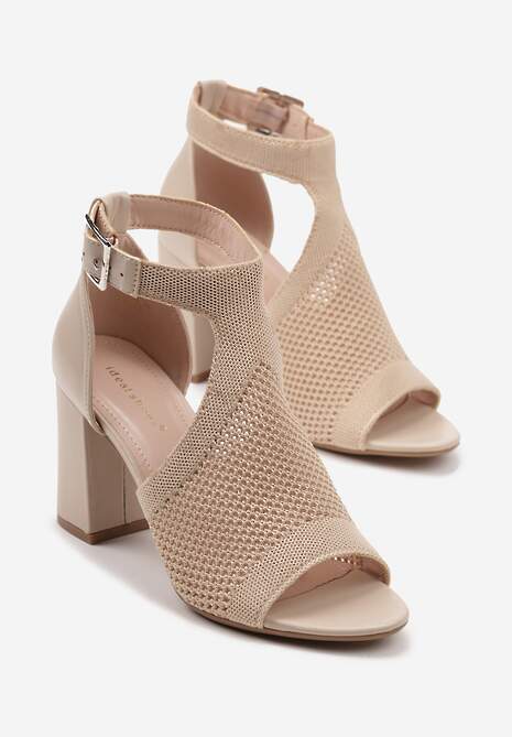 Beżowe Ażurowe Sandały na Słupkowym Obcasie z Paskiem ze Sprzączką Worritia