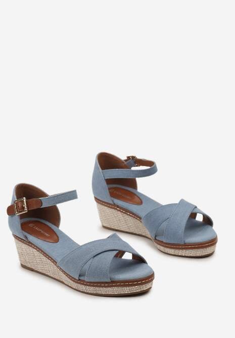 Niebieskie Sandały na Niewysokim Koturnie z Materiałową Wstawką Cariama