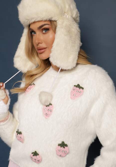 Biały Sweter Puchaty z Dodatkiem Wełny Ozdobiony Truskawkami 3D Leriah