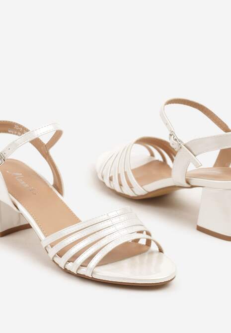 Białe Sandały na Słupkowym Obcasie z Delikatnymi Paskami Nusanelia