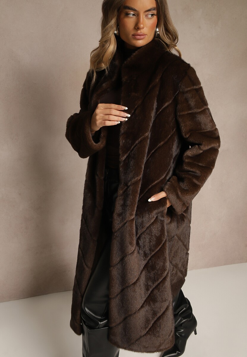 Brązowy Płaszcz Futerko o Długim Kroju z Przeszyciami i Stójką Zeniera