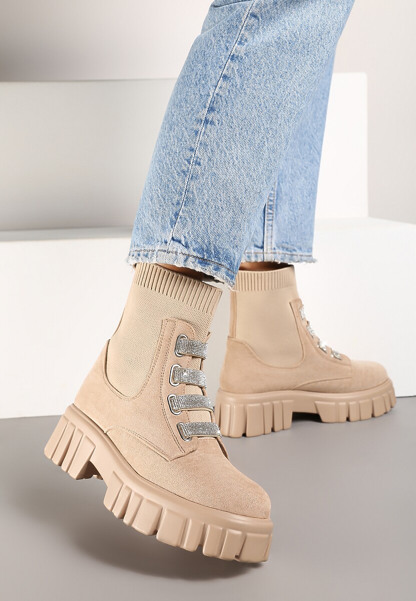 Ciemnobeżowe Botki na Tłoczonej Platformie z Elastyczną Cholewką i Cyrkoniowymi Sznurówkami Venthea