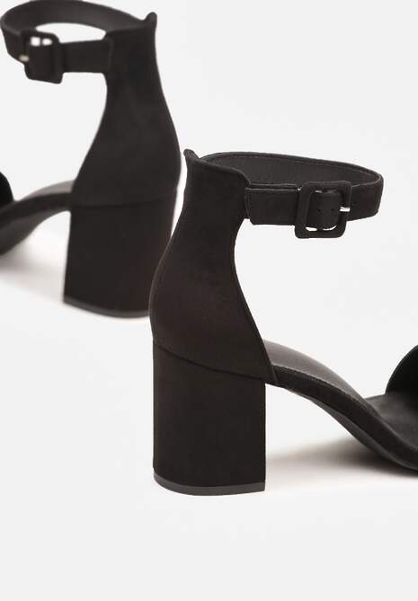 Czarne Sandały Vices z Kwadratowym Noskiem na Obcasie Zapinane przy Kostce Rhiania