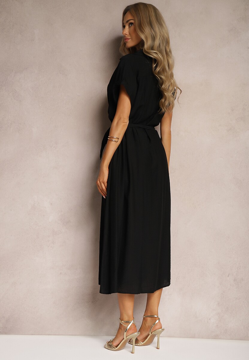 Czarna Rozkloszowana Sukienka o Koszulowym Kroju Ozdobiona Paskiem w Talii i Guzikami Rosofia