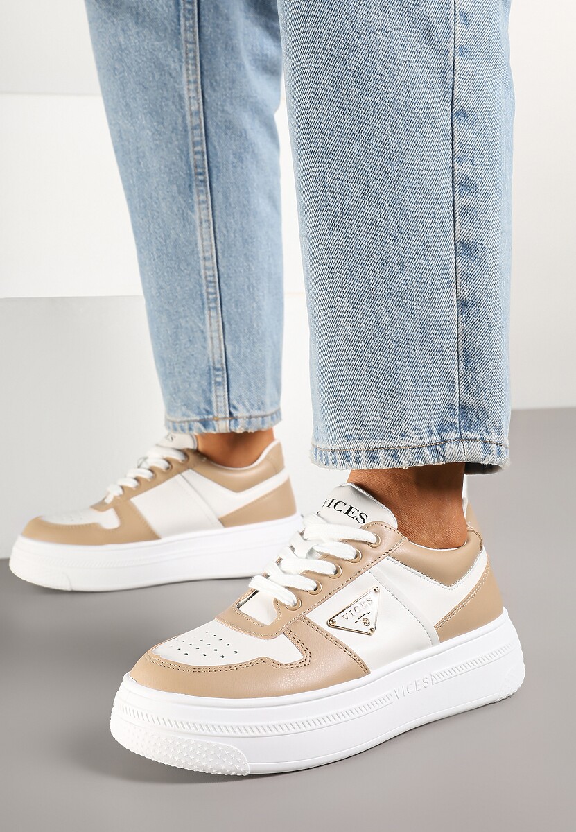 Beżowo-Białe Sneakersy Vices na Platformie z Perforacją i Geometryczną Aplikacją Vilvesia
