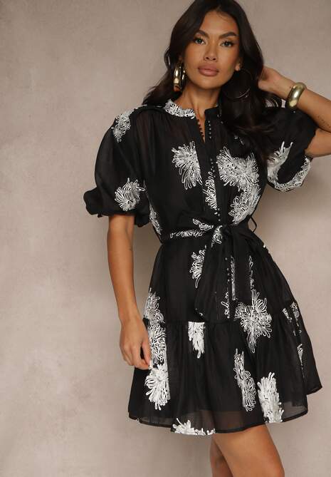 Czarna Sukienka Koszulowa z Bawełną Ozdobiona Paskiem i Haftami Lirine