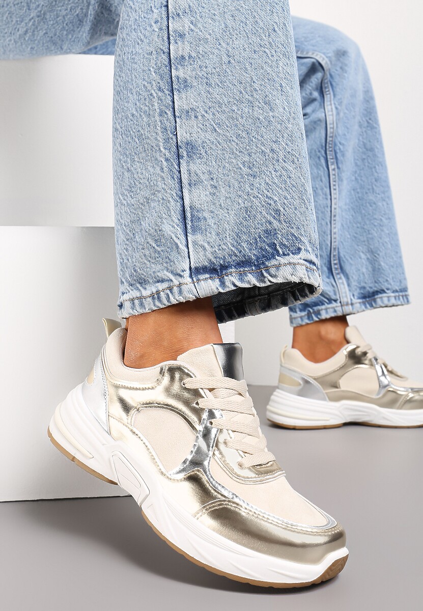 Beżowo-Złote Sznurowane Sneakersy Ozdobione Metaliczną Wstawką Kizria