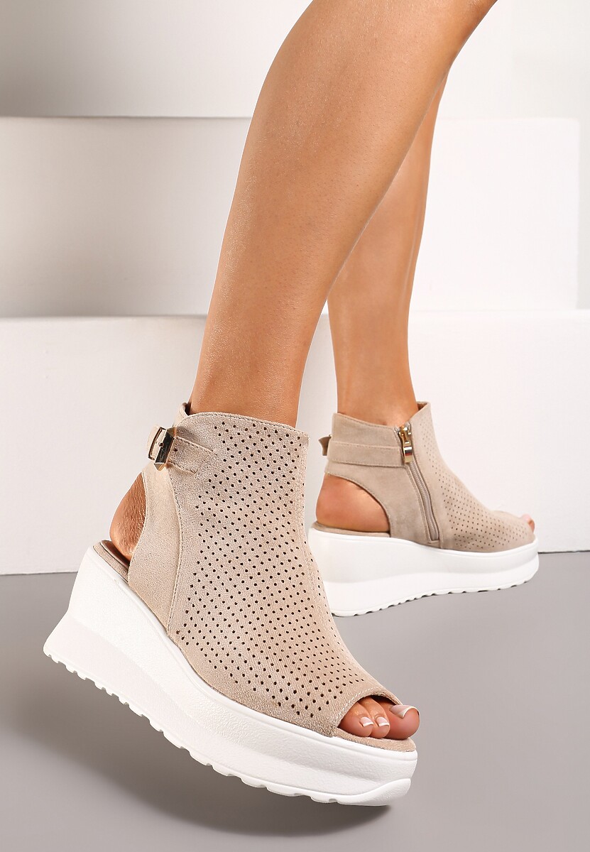 Beżowe Ażurowe Sandały na Koturnie z Noskiem Peep Toe i Odkrytą Piętą Bhanios