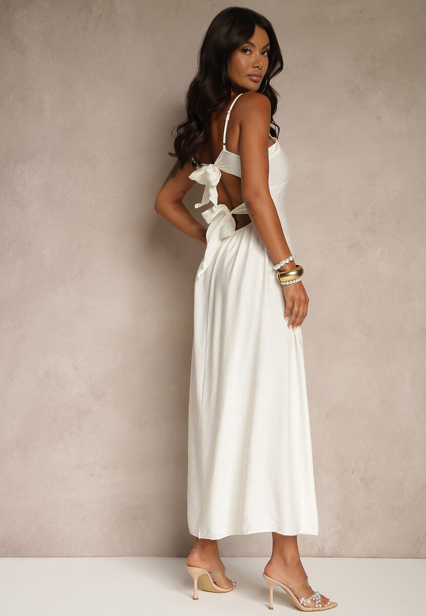 Biała Sukienka z Wiskozą o Rozkloszowanym Kroju Merelessa