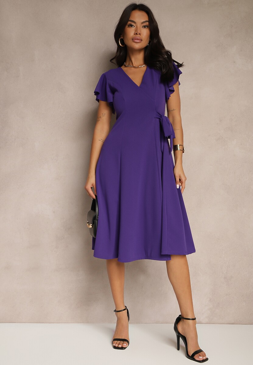 Fioletowa Kopertowa Sukienka z Rozkloszowanym Dołem i Ozdobnym Wiązaniem Dannola