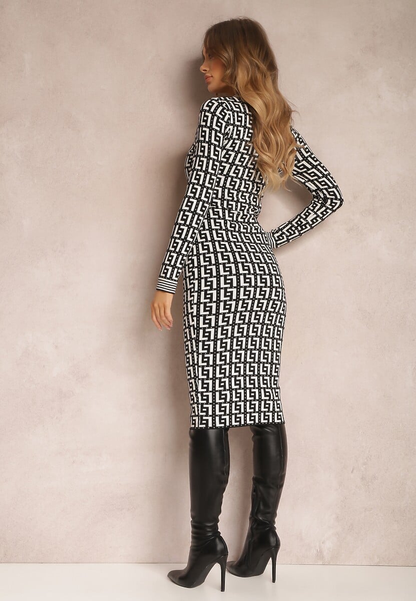 Czarno-Biała Sukienka Dzianinowa w Geometryczny Wzór z Półgolfem Warina