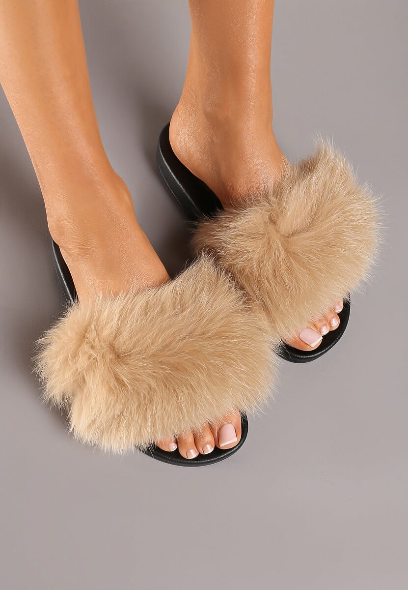 Ciemnobeżowe Klapki z Futrem Turtlefeather