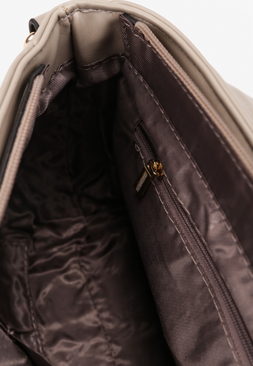 Ciemnobeżowa Torebka z Ozdobnym Pikowaniem na Klapie i Regulowanym Paskiem Pandoria