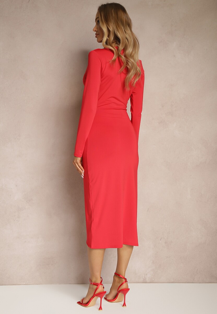 Czerwona Kopertowa Sukienka z Marszczeniami i Klamrą w Talii  Aniniela