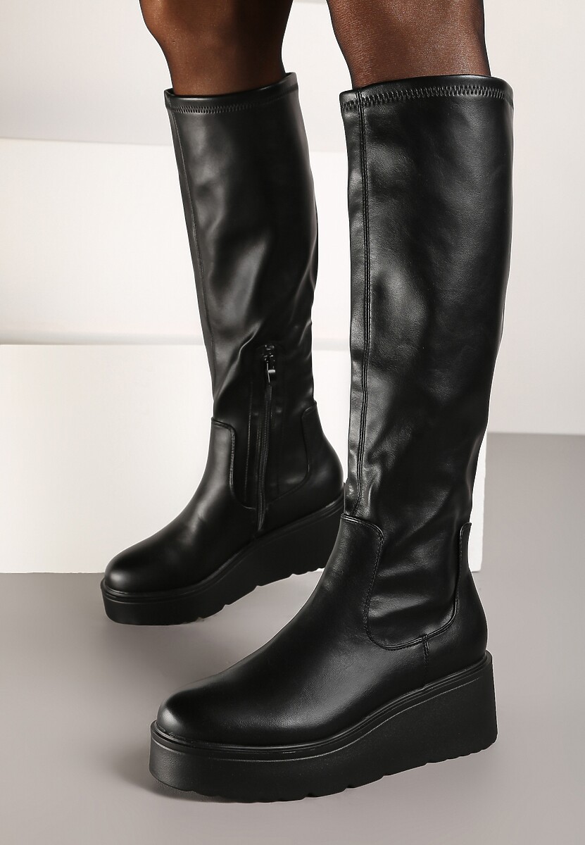 Beżowe Basicowe Kozaki na Grubej Podeszwie z Okrągłym Noskiem Tirisza