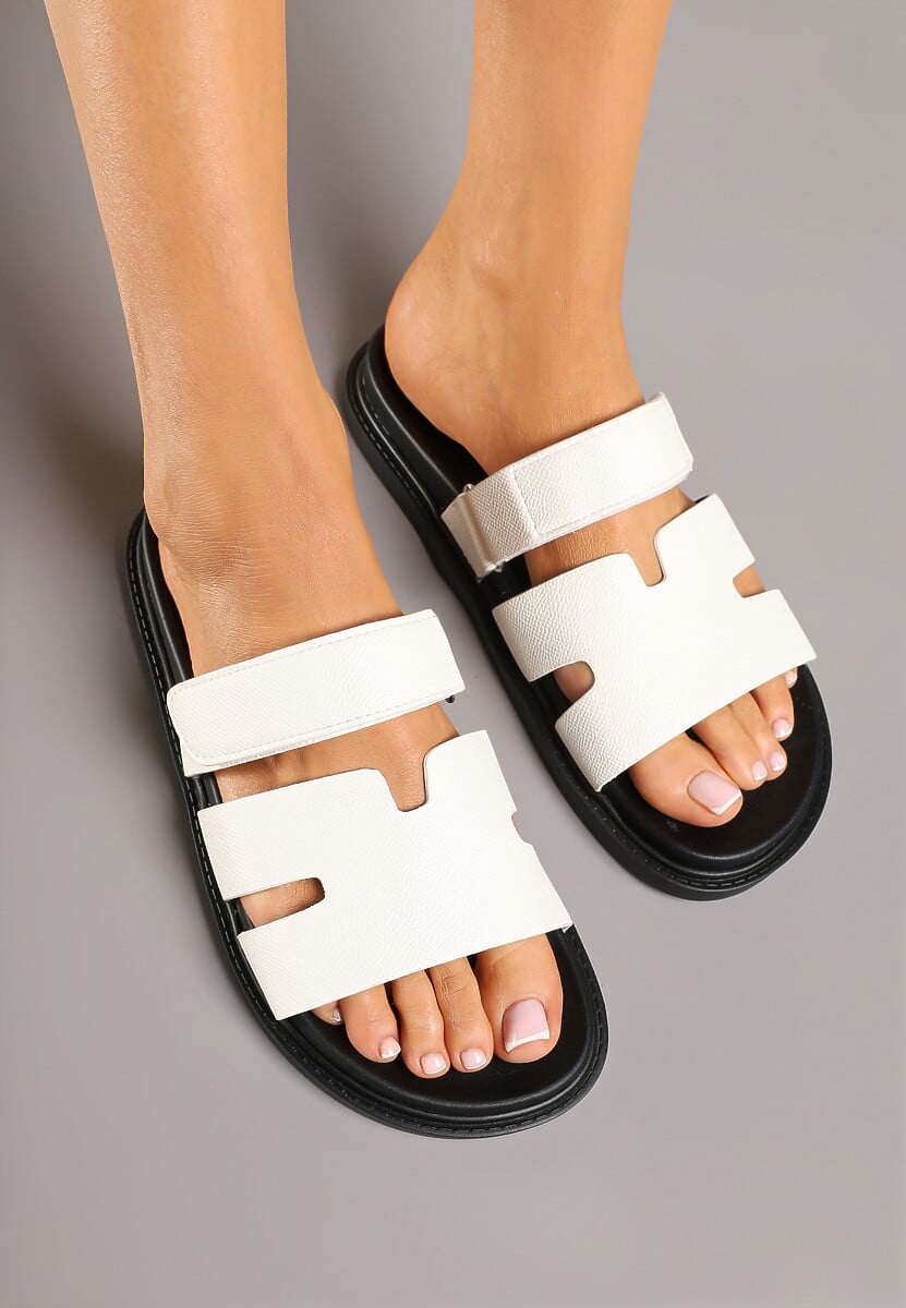 Białe Piankowe Klapki z Ozdobnymi Wycięciami Arrisae