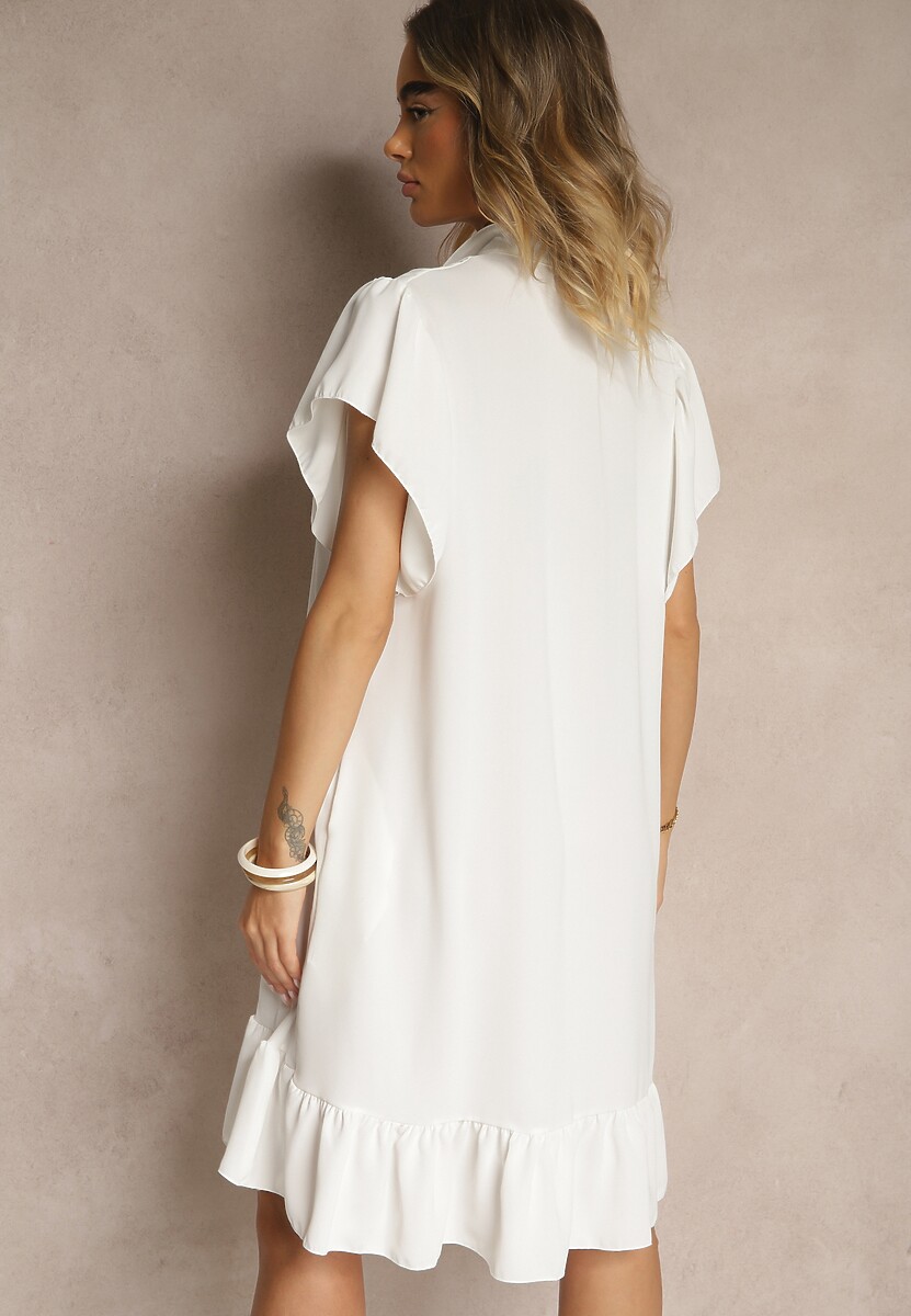 Biała Koszulowa Sukienka Ozdobiona Falbankami i Guzikami Tenelora