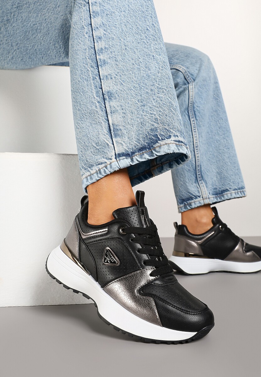 Czarne Sneakersy z Metalicznymi Ozdobami i Perforacją Larivna