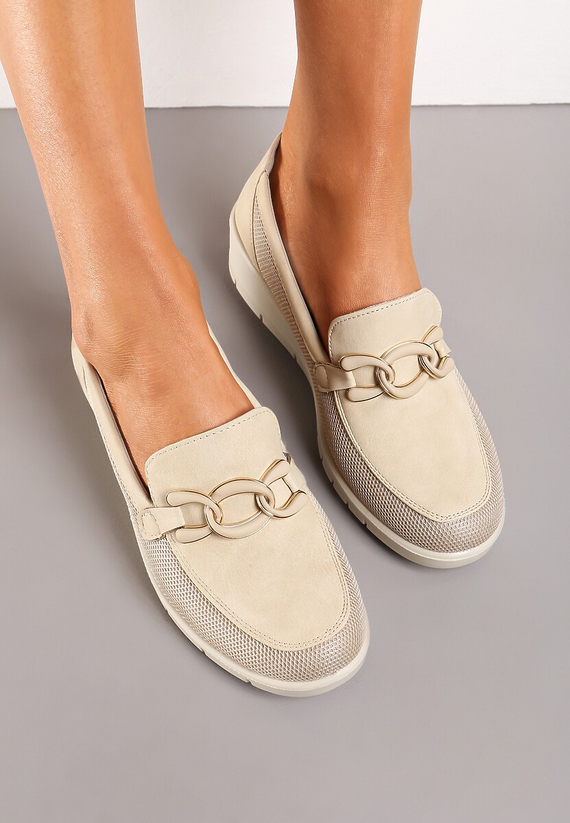 Beżowe Półbuty ze Skórzaną Wkładką na Koturnie z Ozdobną Klamrą Klurentia