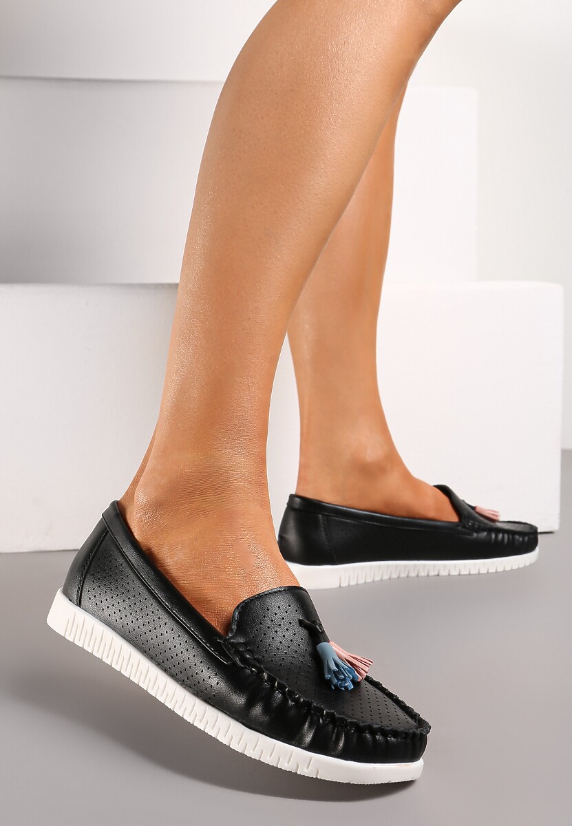 Czarne Mokasyny ze Skórzaną Wkładką z Perforacją i Frędzlami Imkerdia