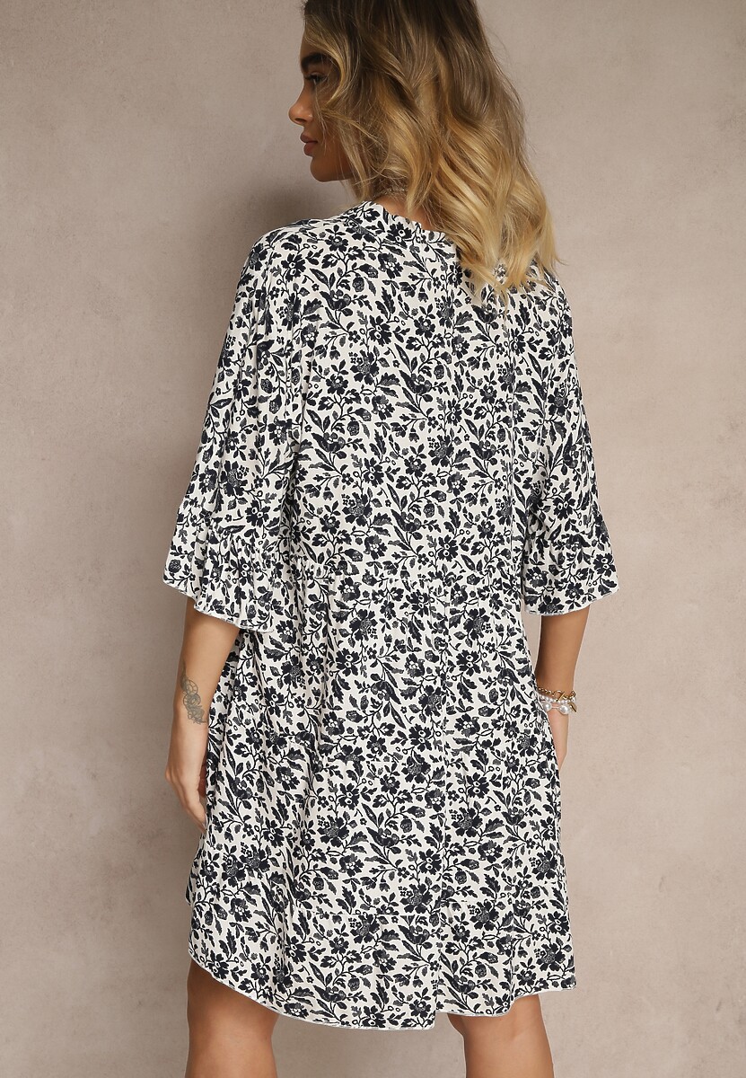 Biało-Granatowa Rozkloszowana Sukienka z Bawełny Zdobiona Kwiatowym Wzorem Jenelitia