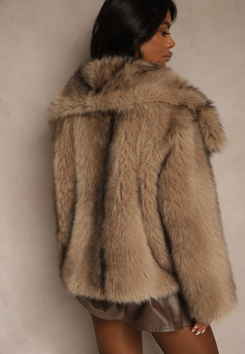 Jasnobrązowa Kurtka Futerko o Kroju Oversize z Ozdobnym Kołnierzem Monella