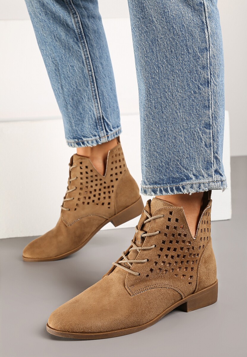 Ciemnobeżowe Sznurowane Botki Vices ze Skórzaną Wkładką i Ażurową Cholewką za Kostkę i Wycięciem Tlixa