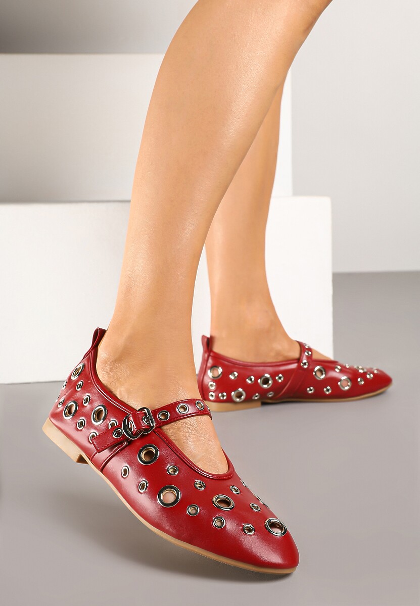 Czerwone Balerinki Ozdobione Paskiem i Metalicznymi Aplikacjami Erathira