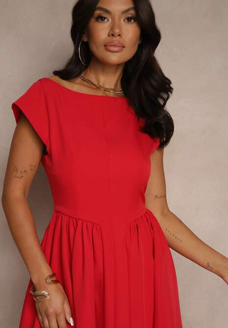 Czerwona Sukienka Vices o Rozkloszowanym Kroju z Dekoltem w Kształcie Łódki Milioria