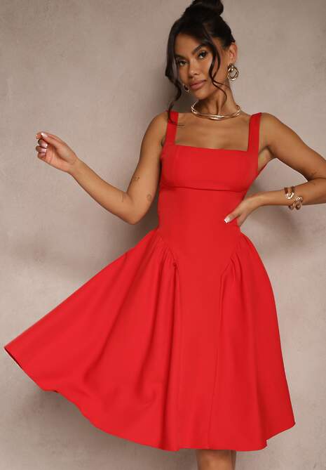 Czerwona Sukienka o Rozkloszowanym Fasonie z Kokardą na Tyle Soneritia