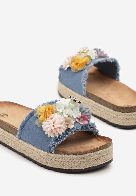 Jasnoniebieskie Klapki Ozdobione Kwiatami 3D Kinarella