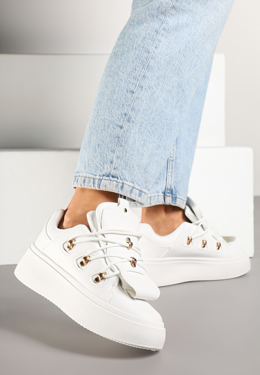 Białe Sneakersy na Platformie Ozdobione Wstawką i Rzemykami na Języku Barilsa
