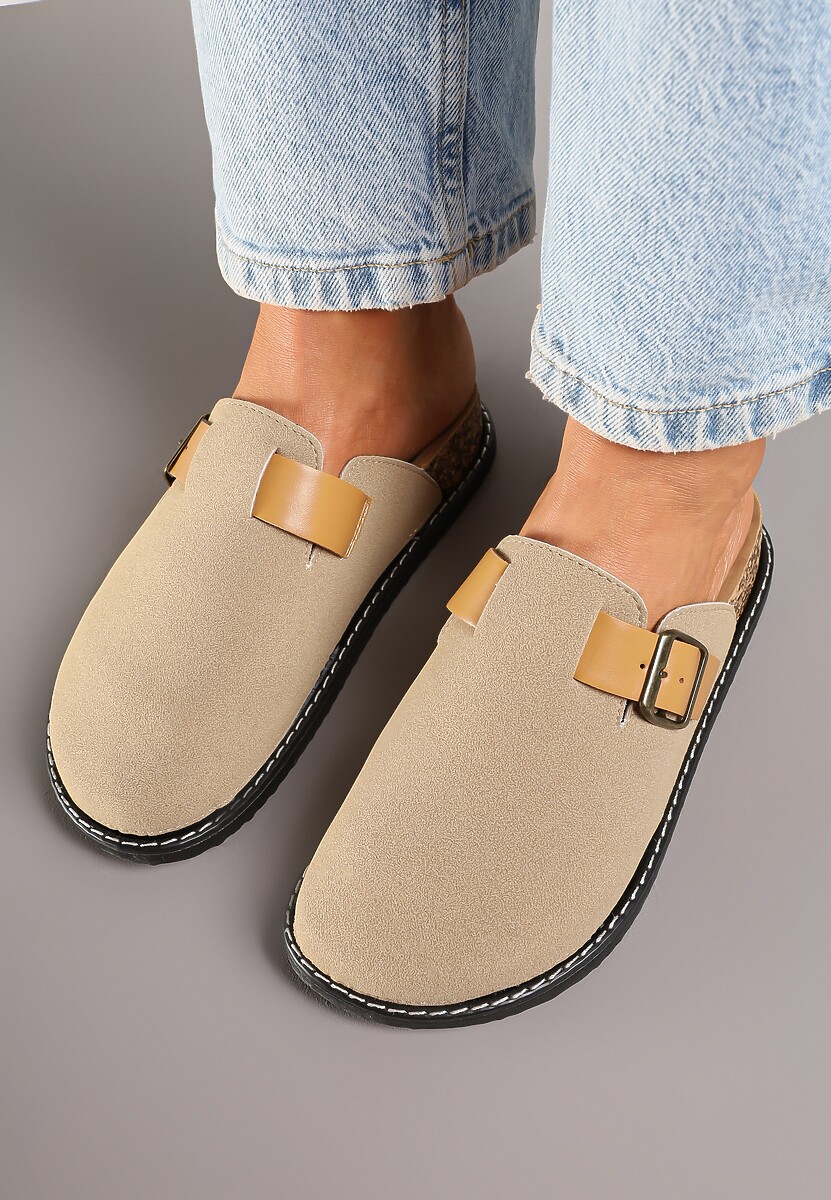 Ciemnobeżowe Klapki Typu Chodaki z Paskiem ze Sprzączką Aleritea