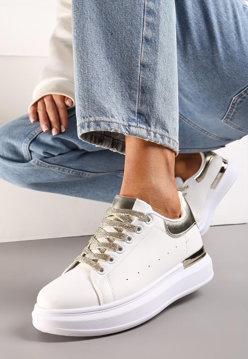 Biało-Srebrne Sneakersy z Brokatowymi Sznurowadłami i Metaliczną Wstawką na Platformie Vuriama
