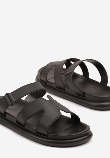 Czarne Klapki Ozdobione Wycięciami Belvisa