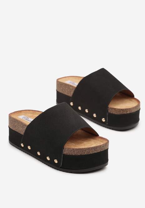 Czarne Klapki na Grubej Podeszwie z Ozdobnymi Nitami Emritia