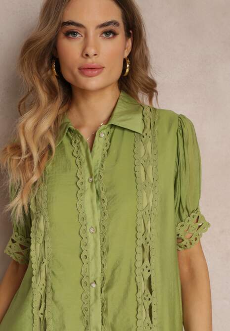 Zielona Sukienka Koszulowa z Ażurową Koronką i Ozdobnymi Guzikami Demeta