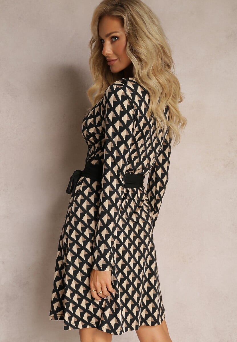 Beżowa Sukienka Kopertowa w Geometryczny Wzór Feozie