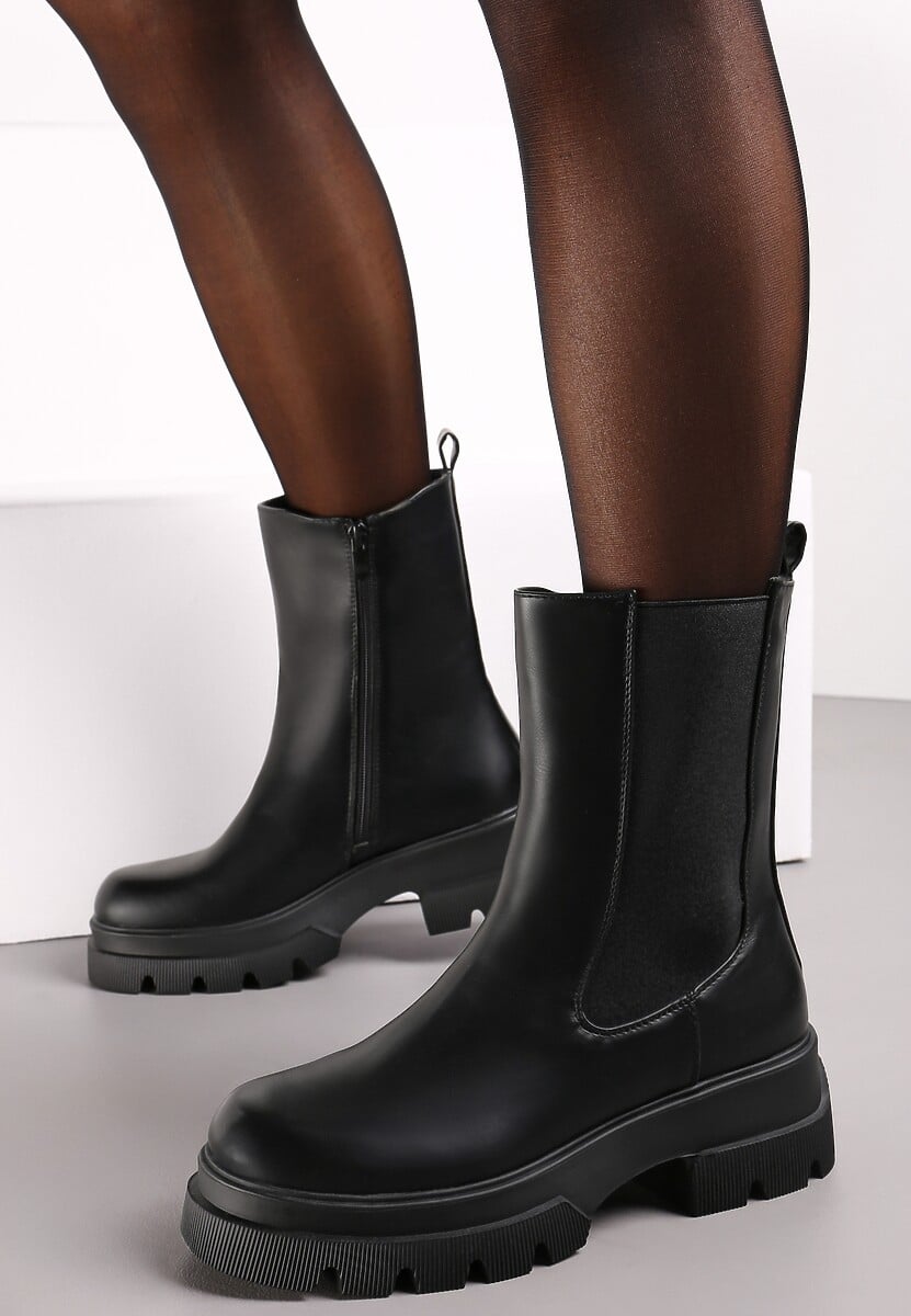Czarne Botki z Elastyczną Wstawką na Cholewce i Tłoczeniu na Platformie Kisoma