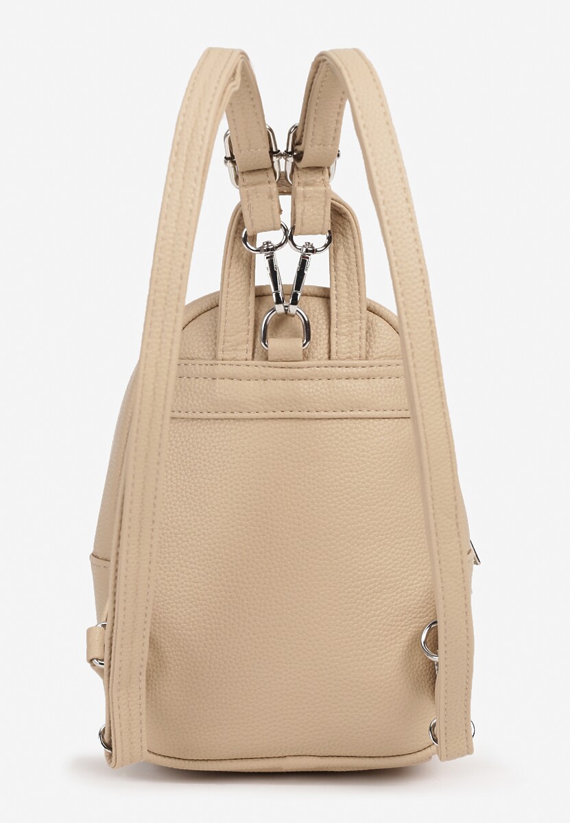 Ciemnobeżowy Mały Plecak Zdobiony Metalowym Detalem Wyposażony w Dodatkową Kieszeń Savarosa