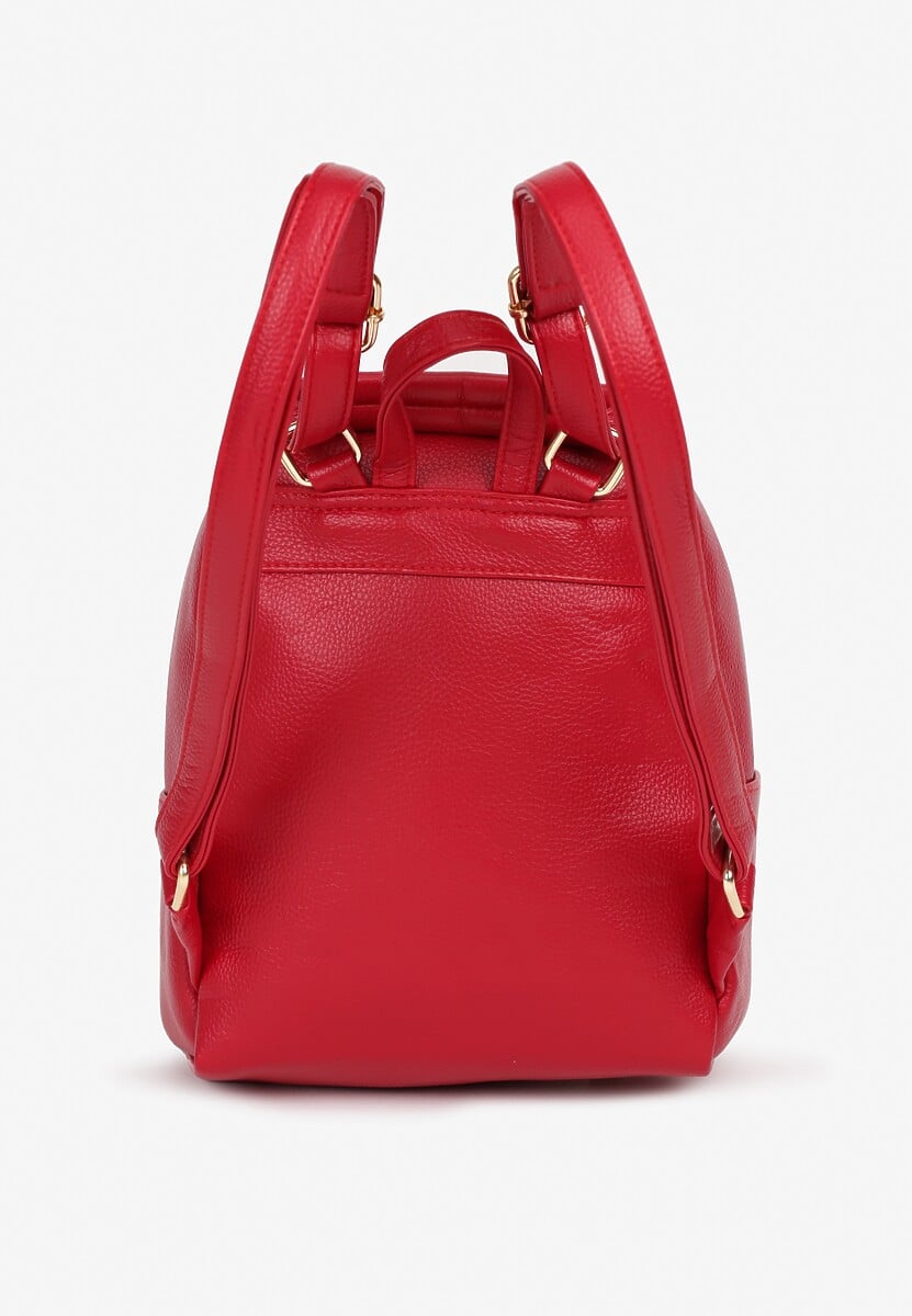 Czerwony Plecak Ozdobiony Łańcuszkiem i Pikowaniem Kolaggia