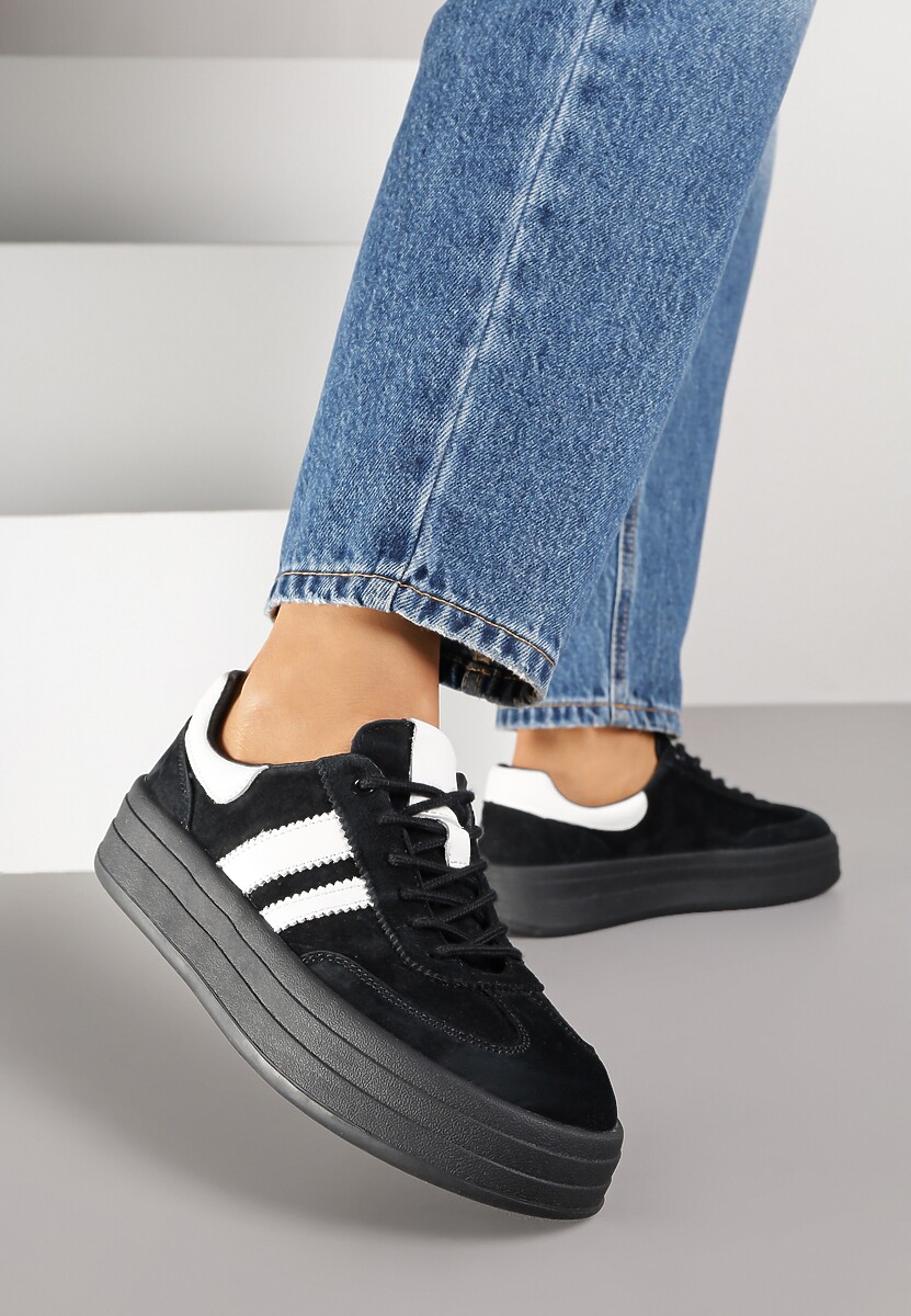 Czarne Sneakersy Zamszowe na Platformie ze Skórzaną Wkładką Ozdobione Paskiem Adivrie