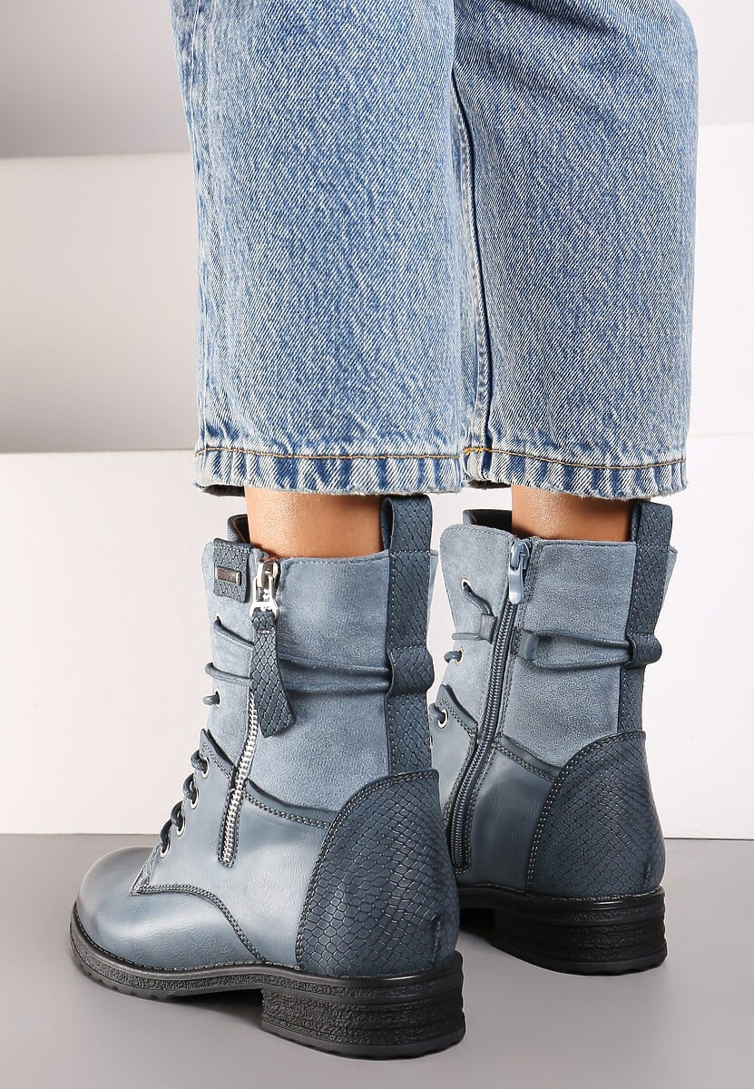 Niebieskie Botki Typu Trapery Ozdobione Wstawką z Ekozamszu i Suwakiem Debisha