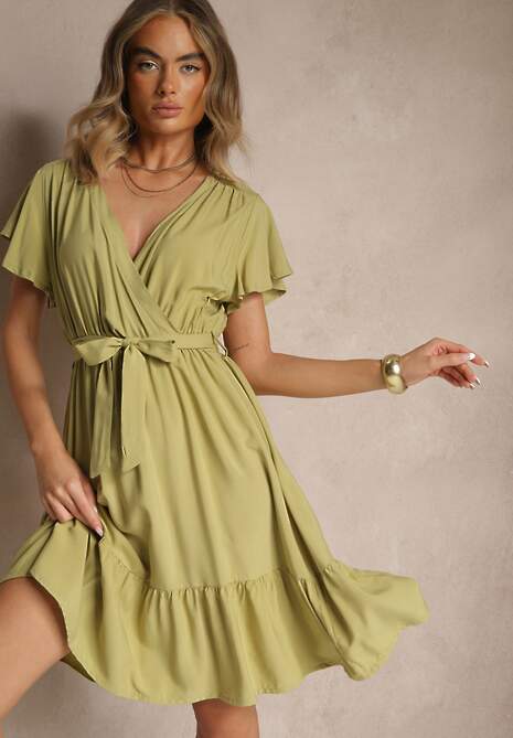 Zielona Kopertowa Sukienka z Wiskozy Ozdobiona Paskiem Lanestea