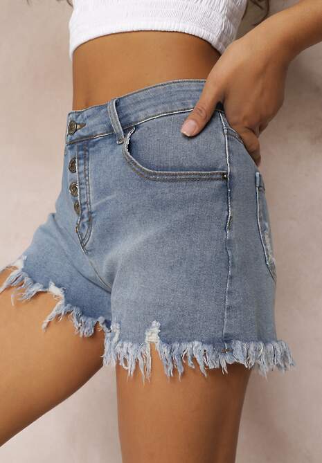 Jasnoniebieskie Szorty Jeansowe z Postrzępionymi Krawędziami i Guzikami Daenanea